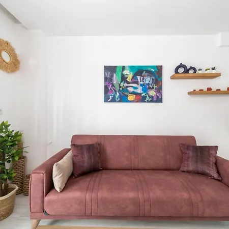 Comfortable Modern Flat With Balcony In Muratpasa Apartment *